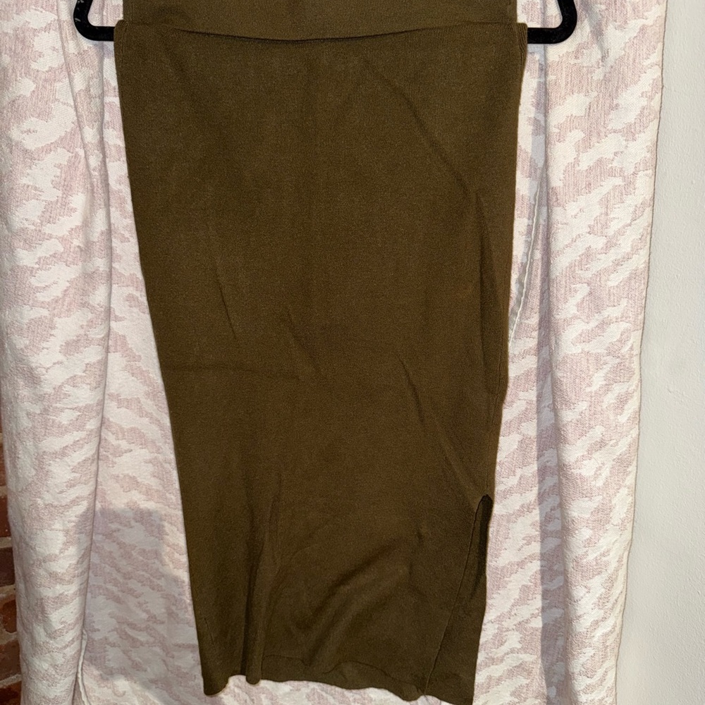 Elegant Olive Knit Skirt with Side Slit